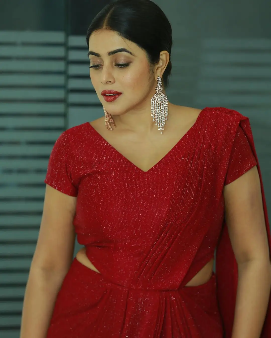 Indian Girl Shamna Kasim In Maroon Saree Blouse